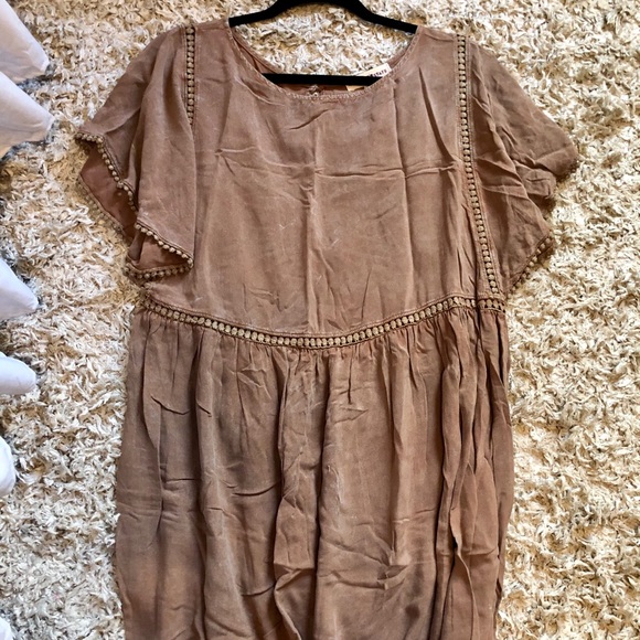 Dresses + Rompers - Picture 2 of 6